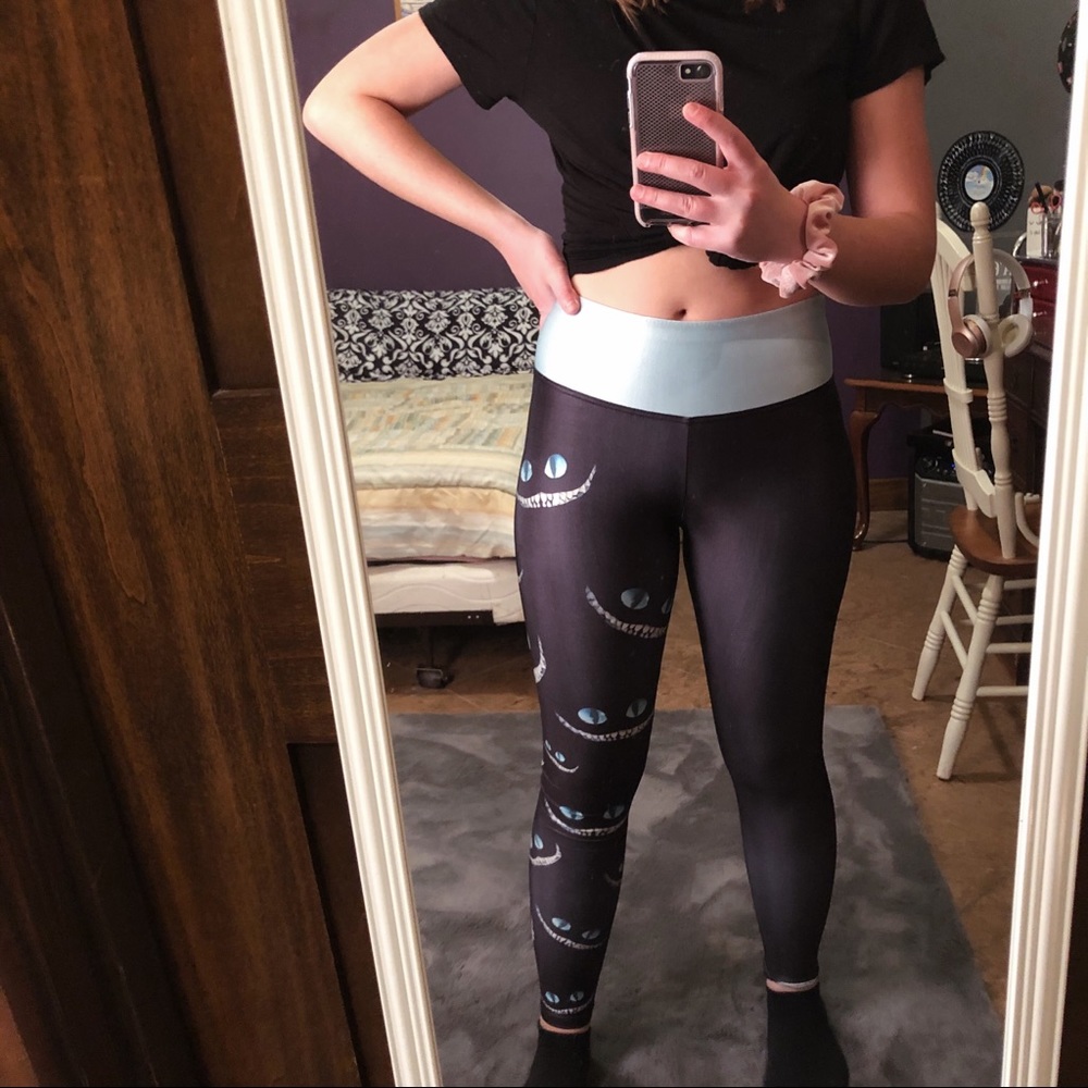 🍓Alice in Wonderland Lotus leggings